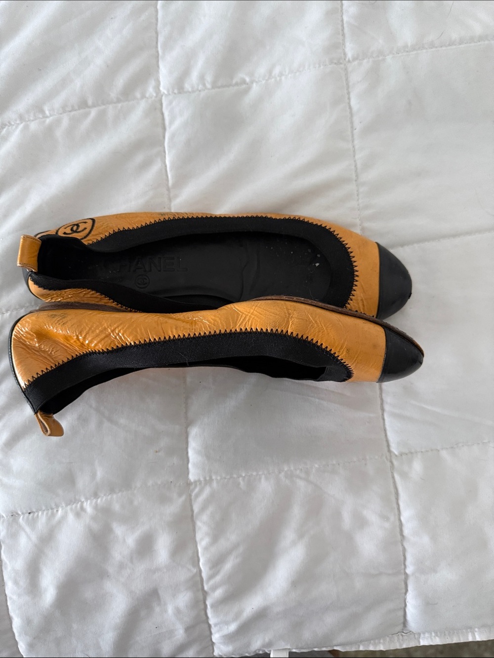 CHANEL Tan and Black Cap-Toe Ballet Flats - Picture 5 of 5